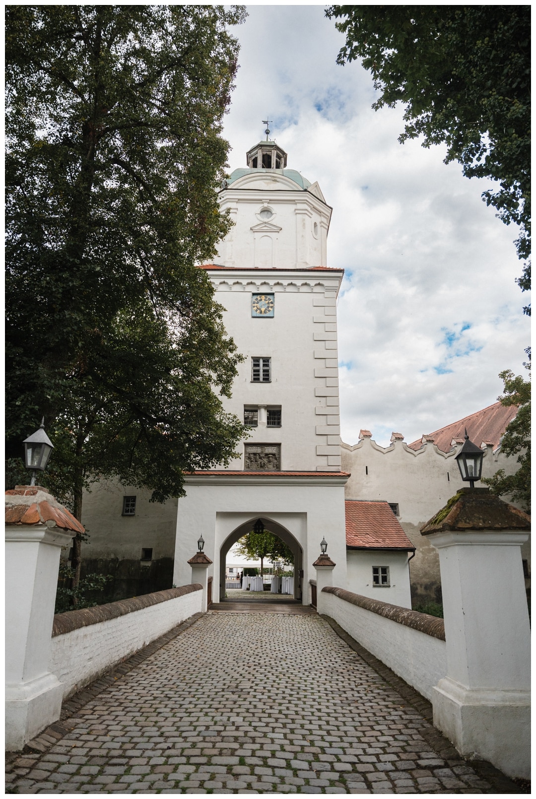 Eingang von Schloss Neuburg Brücke